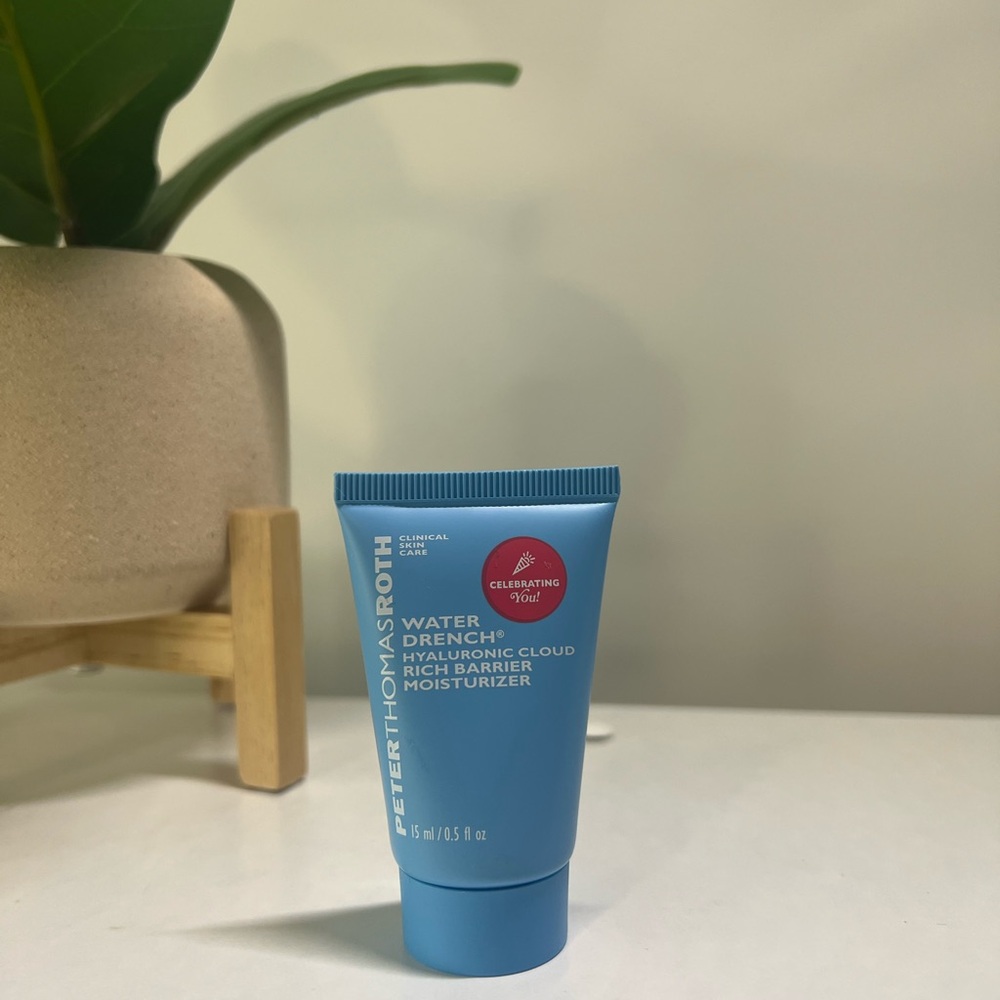 Peter Thomas roth water drench moisturizer 15ml
Brand new
